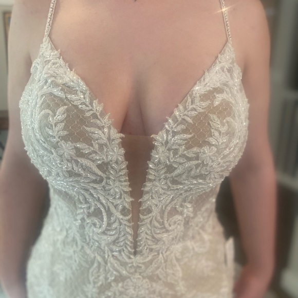 Martina Liana Lace Wedding Dress in Cream - Picture 3 of 10